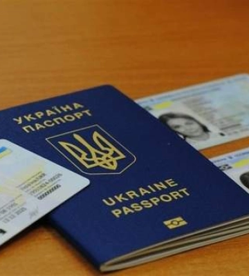 &quot;Не можна більше відкладати&quot;: Львівська ОВА вимагає прибрати російську мову з паспортів
