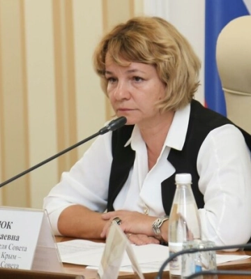 Окупаційна влада Криму звільнила з посади матір учасниць дуету «Анна-Марія»