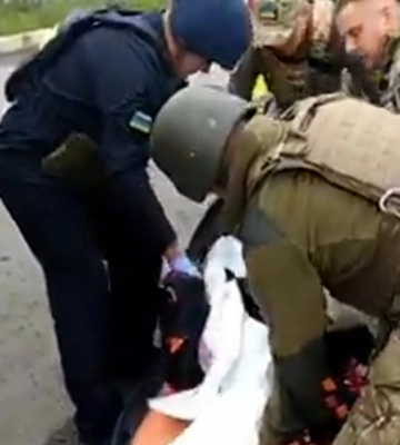 Як вивозили поранених з Авдіївки, показали рятувальники