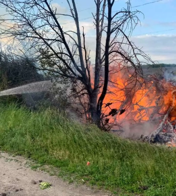 Рятувальники загасили пожежу на відкритій території