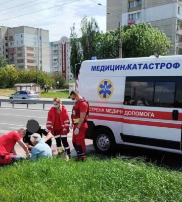 У Черкасах під колеса автівки втрапила жінка