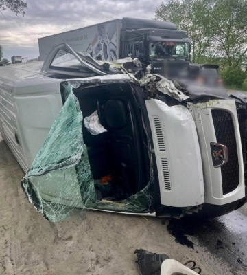 На Київщині внаслідок ДТП за участю чотирьох машин постраждали двоє людей (ФОТО)