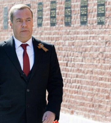 Медведев занял место Жириновского, но на Жириновского не тянет — эксперт по невербальной коммуникации