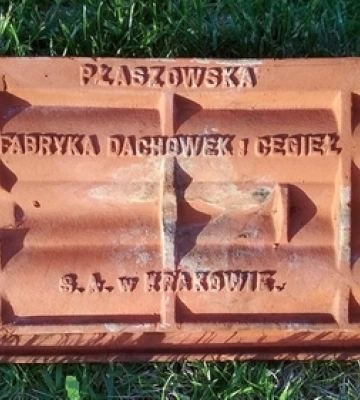 У Луцьку під час огляду горища Будинку офіцерів знайшли польську черепицю