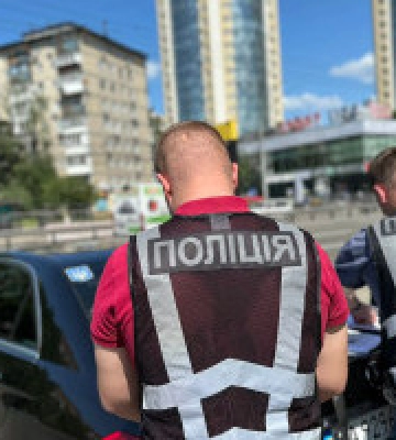 У Києві затримали двох осіб, котрі займалися легалізацією іноземців