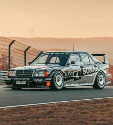 Унікальний гоночний Mercedes-Benz 190 E продали за шалену суму (Фото)