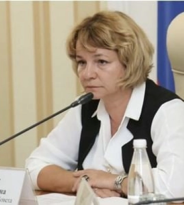 Мать сестер Anna Maria уволилась с должности в Крыму: подробности