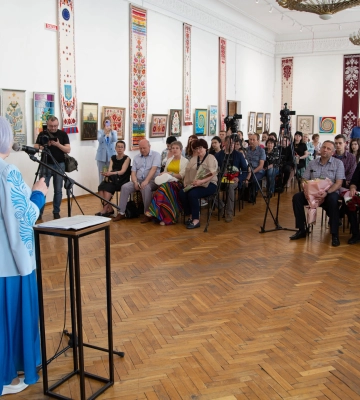 У День Героя черкаська художниця презентувала мистецьку книгу