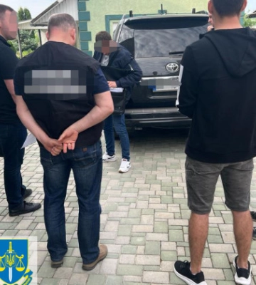 Обещала «повлиять» на членов ВВК: в Тернопольской области разоблачена работница миграционной службы
