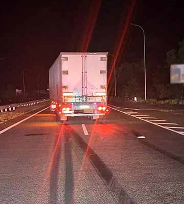На трасі Київ-Харків у Полтавській області DAF наїхав на пішохода (ФОТО)