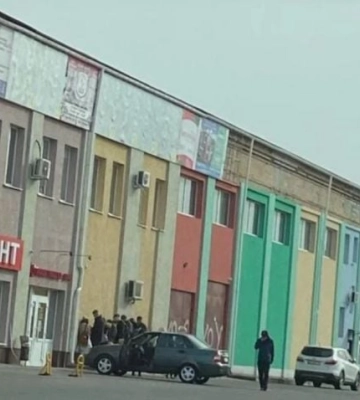 В Мелитополе чеченцы с кувалдами и автоматами грабят торгово-офисный центр