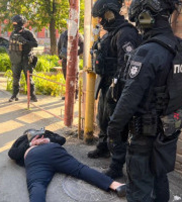 У Київському СІЗО викрили злочинне угруповання, яке займалося постачанням наркотиків (фото, відео)