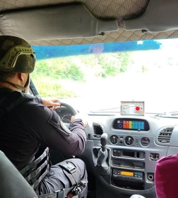Поліцейські потрапили під обстріл під час евакуації на Донеччині