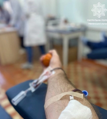 Інспектори патрульної поліції Рівненської області стали донорами крові та її компонентів