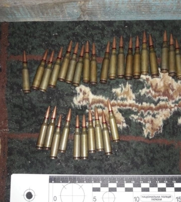 Дві гранати і 120 набоїв зберігав чоловік з Харківщини, який гамселив родину