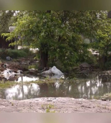 Затопило всю вулицю: у Дніпрі полагодили водопровідний колодязь