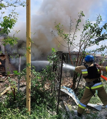 В Очакові Миколаївської області вогнеборці загасили три пожежі, які спричинив ворожий обстріл