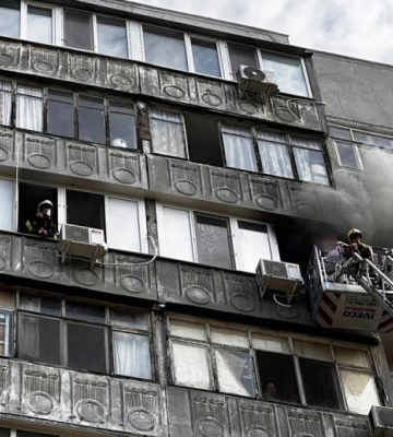 Під час пожежі в Миколаєві постраждала літня жінка. З’явилось відео