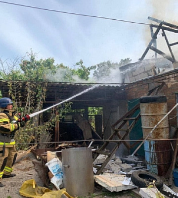 Внаслідок ворожих обстрілів Нікополя пошкоджено 7 приватних будинків