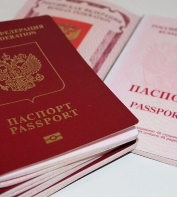 Російські поліціянти примушують мешканців окупованої Луганщини оформлювати паспорти РФ