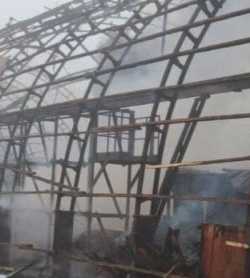 Ракетна атака на Київ: уламки пошкодили дах ТРЦ
