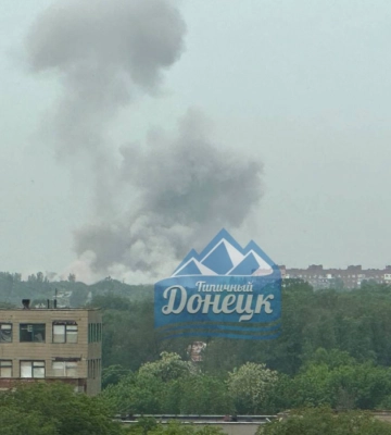 У Донецьку під обстріл потрапив Калінінський район, піднялися стовпи диму