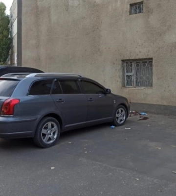 В Білгороді-Дністровському судитимуть водійку, яка притиснула автівкою пішохода до будівлі