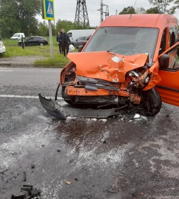 На Львівщині у ДТП важко постраждала водійка авто (ФОТО)