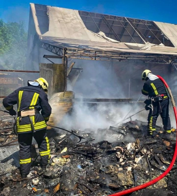 Рятувальники ДСНС ліквідували пожежу у Дніпровському районі столиці