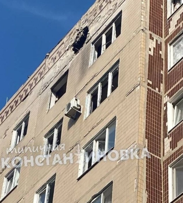 Ночью армия РФ из артиллерии обстреляла Константиновку, поврежден многоэтажный дом