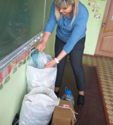 В Білгороді-Дністровському учні збирають вторинну сировину задля наближення Перемоги