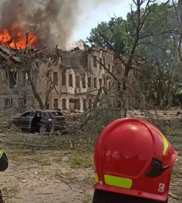 Ракетний удар по поліклініці у Дніпрі: серед поранених діти 
