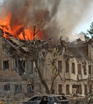 Обстріл Дніпра: З-під завалів дістали тіло чоловіка. Кількість загиблих зросла до 2 осіб