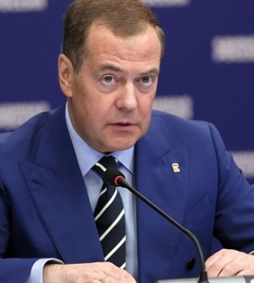 Медведев снова угрожает Украине ядерным оружием
