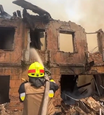 Ракетний удар по поліклініці у Дніпрі: серед поранених діти 