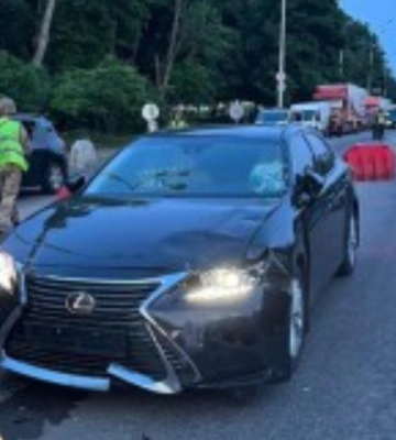 У Києві вночі легковик на блокпосту збив на смерть військовослужбовця: нібито за кермом був суддя. Відео
