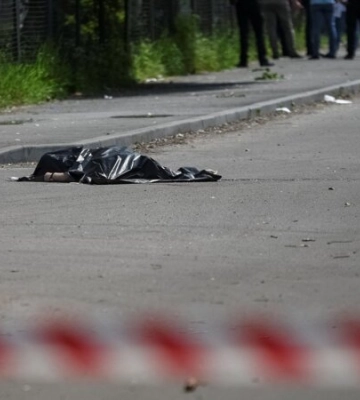 В Днепре до двух возросло число погибших в результате ракетной атаки. Из-под завалов ветклиники достали тело мужчины