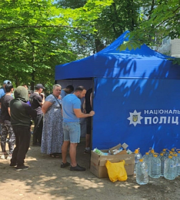 В Днепре полиция развернула пункты для обращений людей, пострадавших из-за ракетного удара