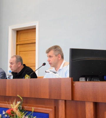 Шкільні автобуси, укриття, призначення. Відбулася чергова сесія Черкаської обласної ради (ФОТО)
