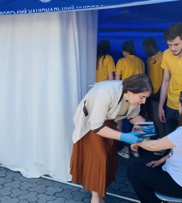 Близько 200 людей перевірили свої родимки під час акції в Ужгороді