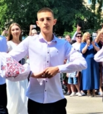 У ковельському ліцеї імені Олени Пчілки для випускників полунав останній дзвінок
