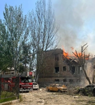 Атака військ РФ по Дніпру: знову зросла кількість постраждалих, троє людей не виходять на зв’язок