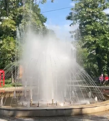 У місті на Харківщині, яке пережило окупацію, увімкнули фонтан (відео)