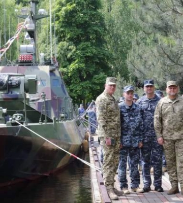 Залужный лично передал ВМС бронированный артиллерийский катер &quot;Буча&quot;. Фото