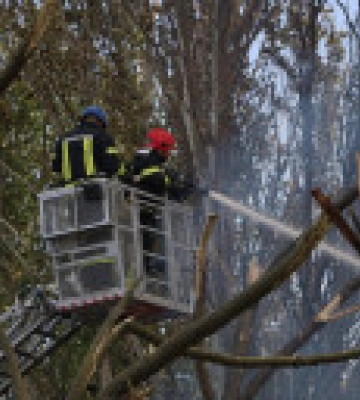 Ракетний удар по Дніпру: рятувальники ліквідували пожежі