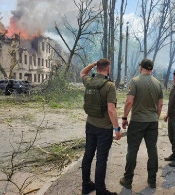 Суто звірство: Зеленський про ворожий ракетний удар по Дніпру