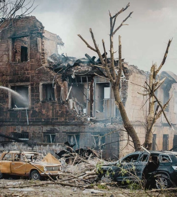 Ворог вдарив балістичною ракетою по цивільному закладу у Дніпрі. Що відомо на цей час