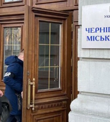 &quot;11 слідчих протягом 6 годин шукають 2 документи&quot;: Ломако про обшуки в Чернігівській міськраді