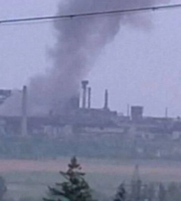 В оккупированном Мариуполе в районе Азовстали прогремели мощные взрывы: видео