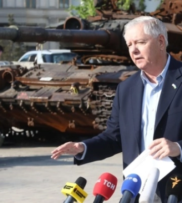 Сенатор Грем закликає прискорити і посилити постачання зброї Україні
